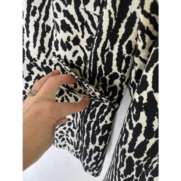 Chic Talbots 3/4 Sleeve Animal Print Cropped Jacket Lined 8 - Picture 4 of 7